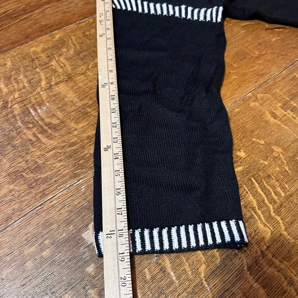 Black with‎ white trim women’s sweater sz 2XL new with tags